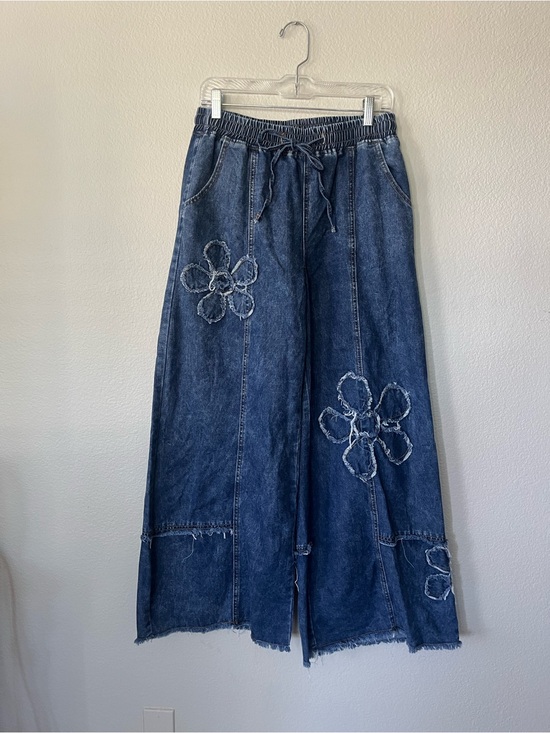 Denim - Medium Blue Wide Leg Stretchy Waistband Floral Appliqué Jeans Women's Size L